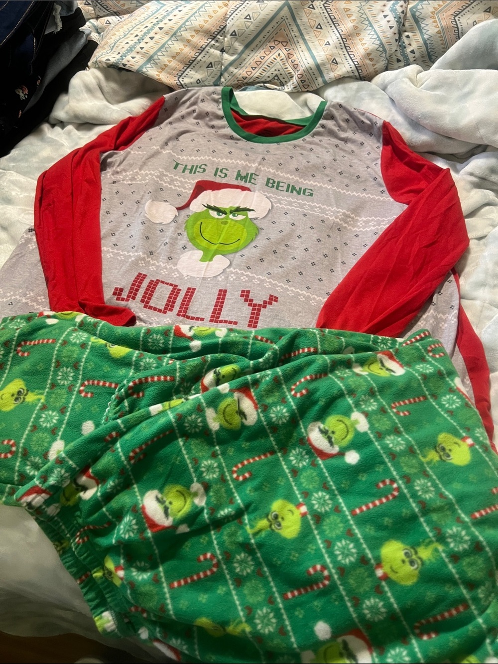 Disney Grinch Jolly Holiday Pajama Set - Red & Green